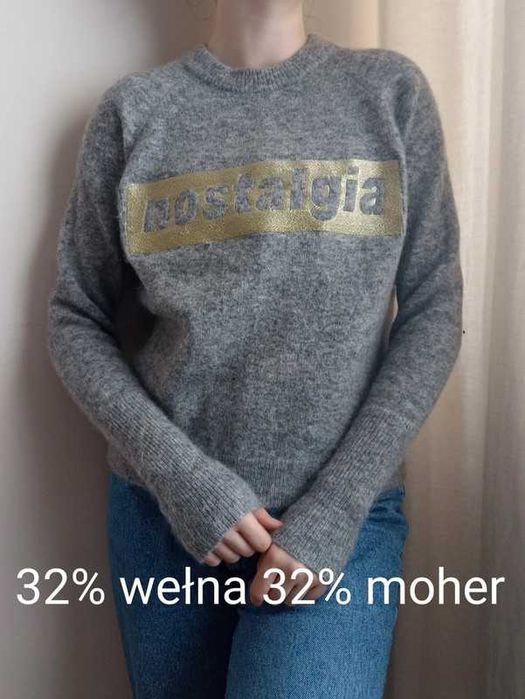 Wełniany szary sweter ze złotym napisem nostalgia moher