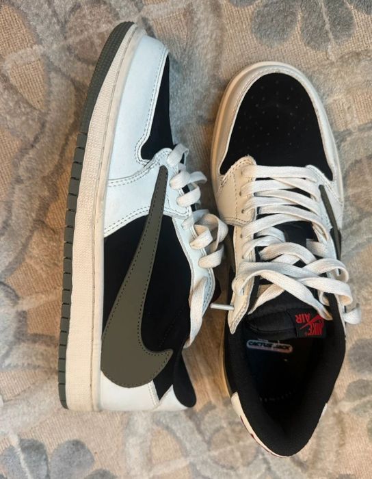 Jordan 1 Travis Scott
