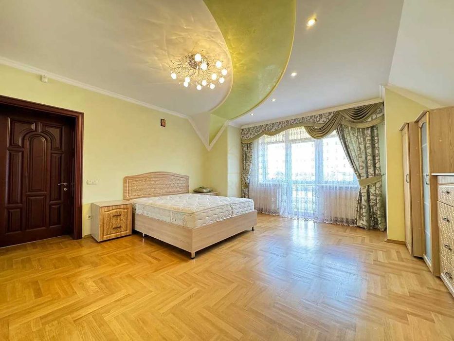 Продається великий будинок з ремонтом і сауною, в Драгомирчанах.