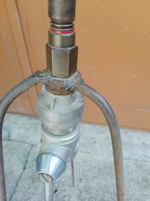metalowy spryskiwacz do wody ogrodowy