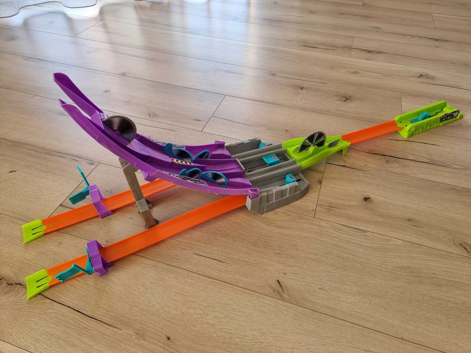 Hot Wheels - zestaw + 3 samochodziki