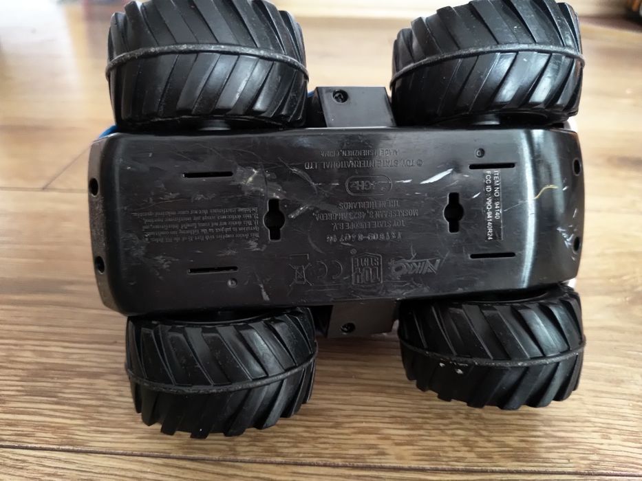 Autko solidne na dużych kolach