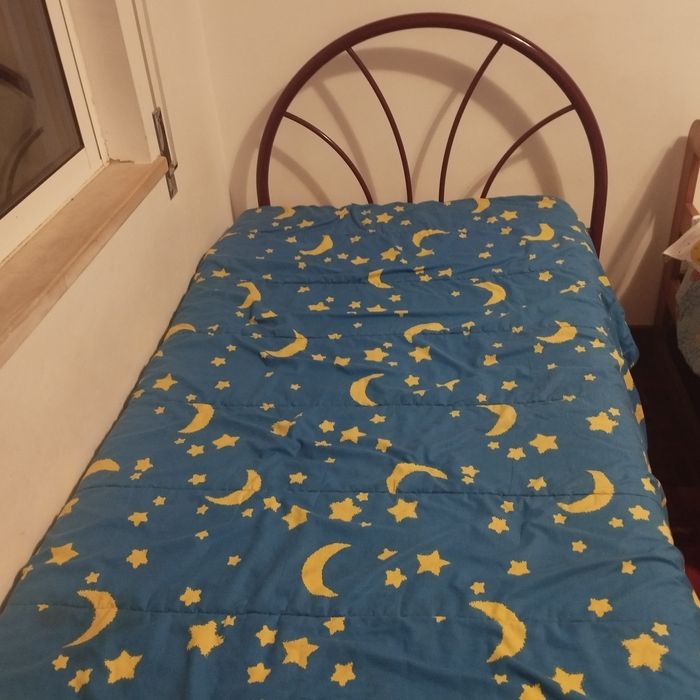 2 Camas ferro cor de vinho