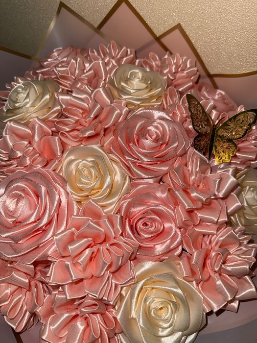 Букети з атласних квітів