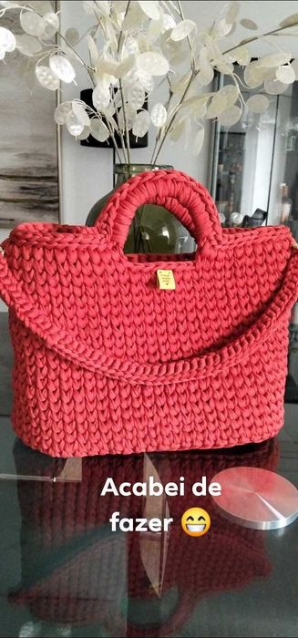 Mala de crochê feita a mão