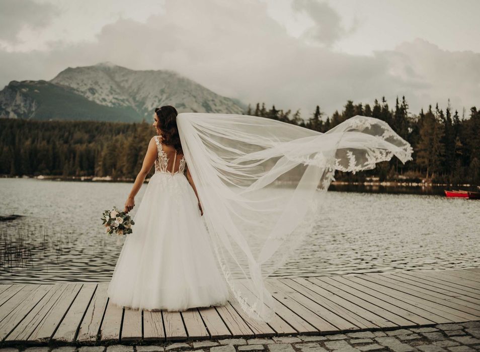 Suknia ślubna A/mała księżniczka r.38