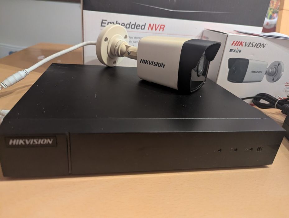 Rejestrator Hikvision HWN-2104MH-4P + kamera 4MP IPCAM-B4 2.8mm