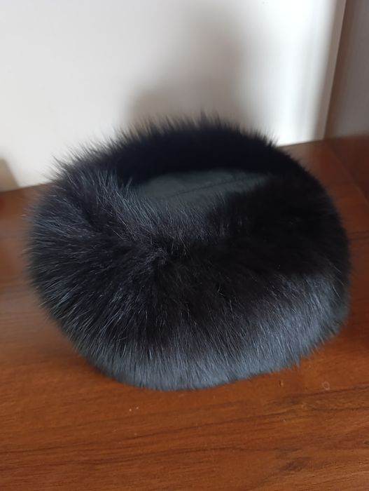 Шапка з хутра песця жіноча