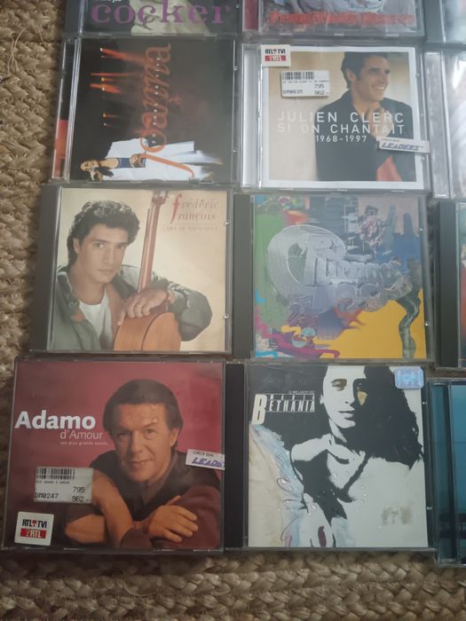 CDs de música em bom estado