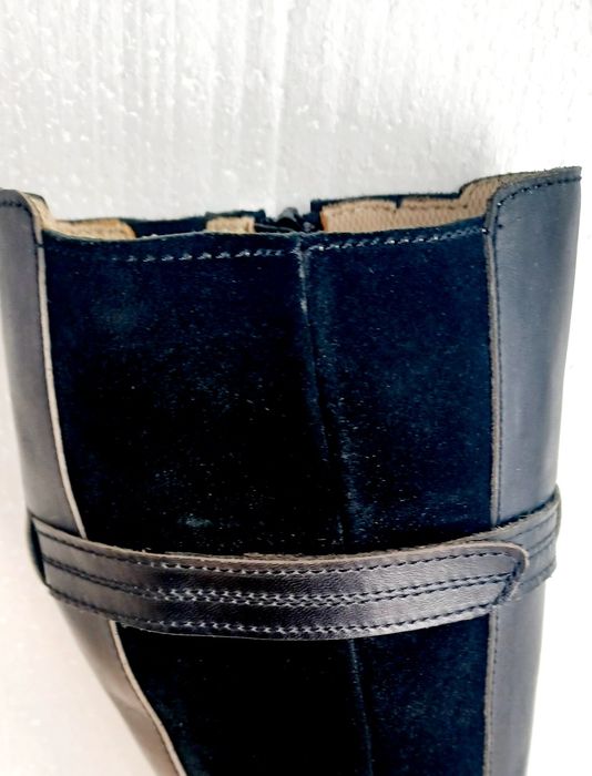 Bota estilo desportivo.