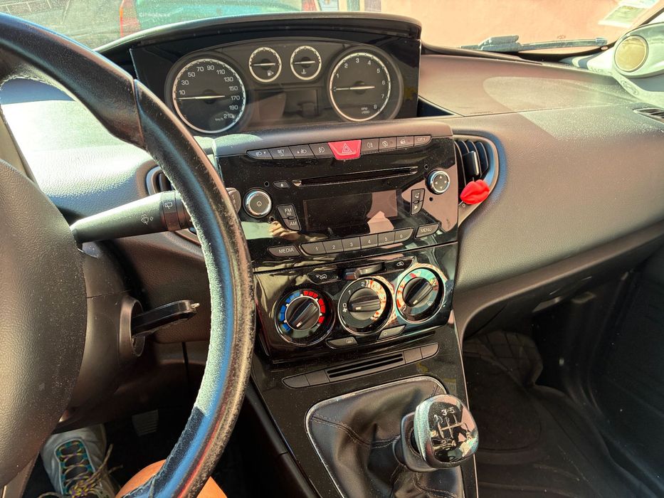 Lancia yossilon 2011