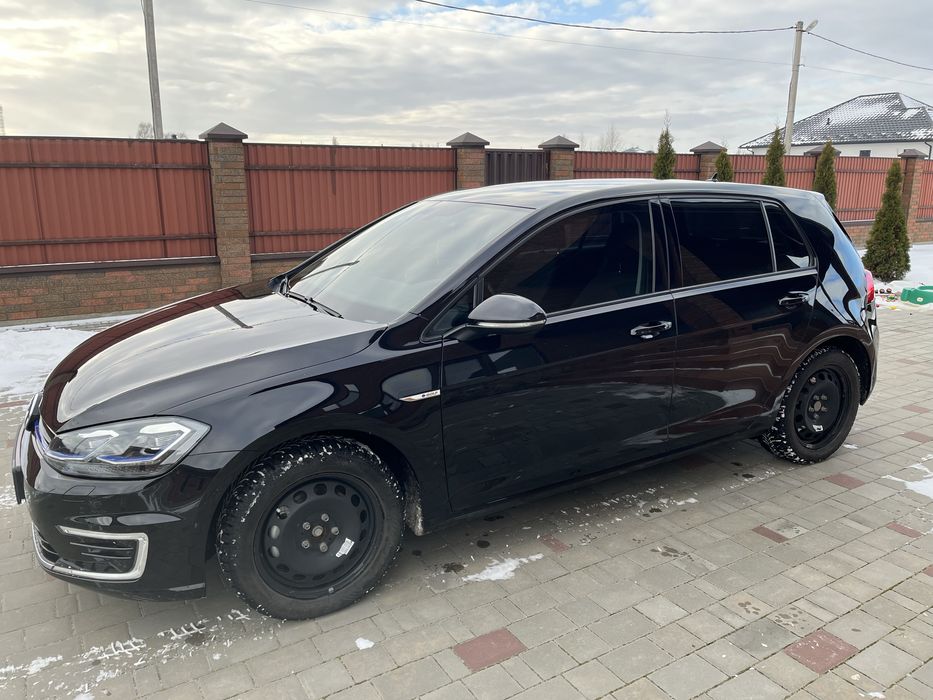 Volkswagen E-golf 35.8кВ