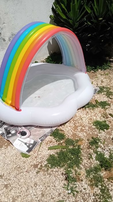 Vendo piscina de criança