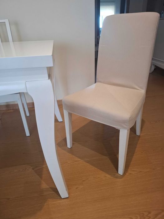 Mesa Jantar Branca + 4 Cadeiras+ 2 poltronas