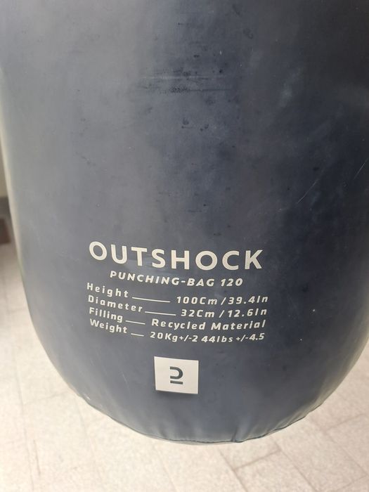 Passadeira, saco de boxe e alteres