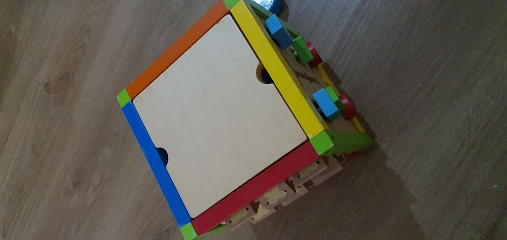 Cubo de atividades de madeira e microfone Panda