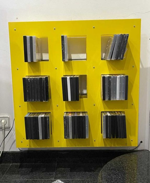 Suporte para CD's e DVD's - Móvel suspenso (De fixar à parede)