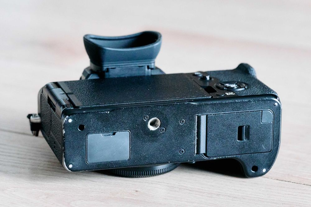 Fujifilm X-T4 + grip SmallRig + baterie