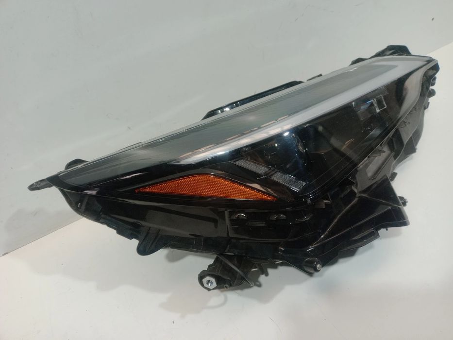 Ótica / farol esquerda LEXUS NX II (_A2_, _H2_)
