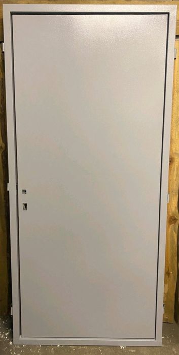 Входная дверь тамбурная, входные двери в гараж, двери тамбур не дорого