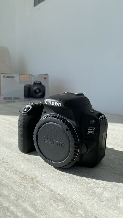 Canon 200D kit + 24mm + 50mm + 18-55mm + фільтри + 2 батареї