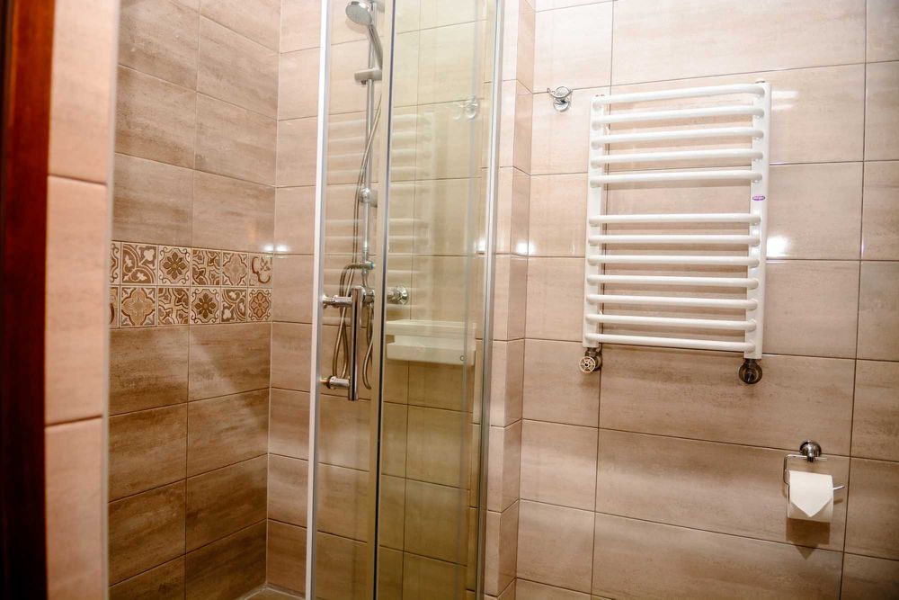 Діючий готель-ресторан в Поляниці