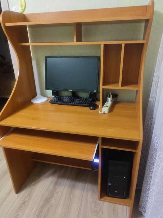 Письмовий,комп'ютерний, офісний  стіл,