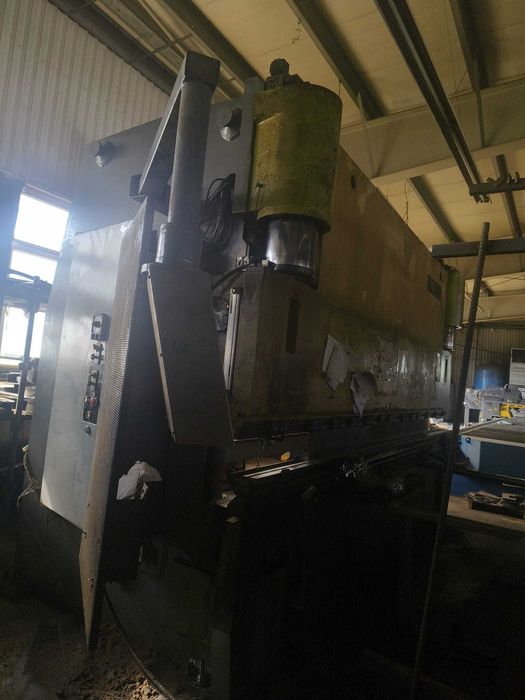 Prasa krawędziowa hydrauliczna SAFAN CNCK 300 × 4300 – 300 ton – 4,3 m – 1980 r.