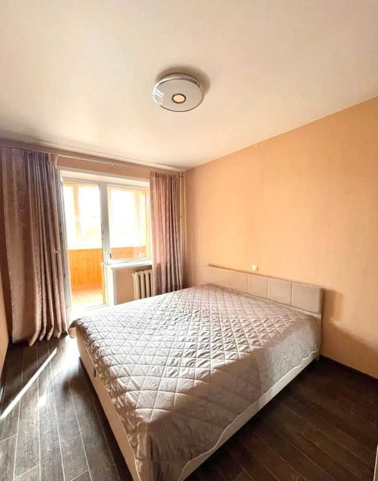 Продам 3к квартиру с кап ремонтом, м.Дворец Спорта