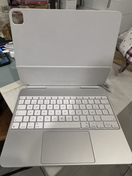 iPad Pro 13’’ (2024) Preto Sideral + Apple Pencil Pro + Teclado Apple