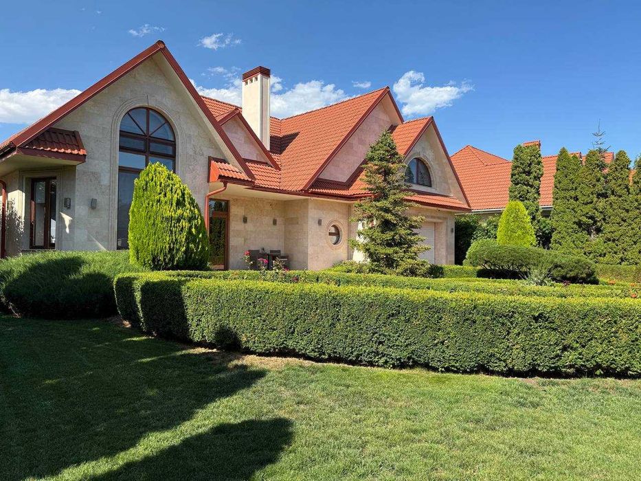 Совиньон! Дизайнерский дом с бассейном — 340 м² безупречного качества!