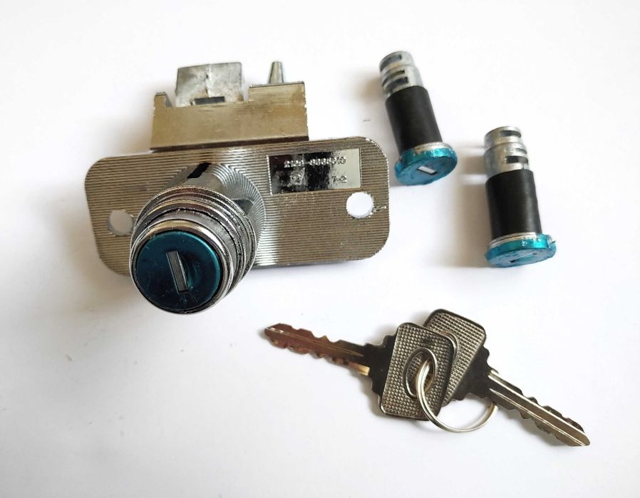 Замок багажника 2108, 2109 хром с личинками и ключами ДМЗ к-кт