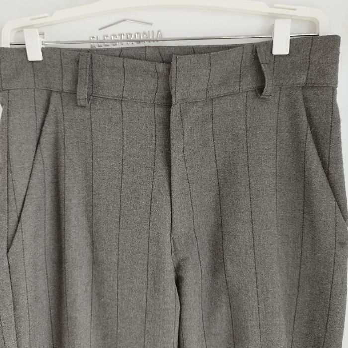 Fato cinzento às riscas da Lumina