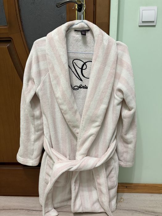 Теплий та зручний флісовий халат від Victoria's Secret