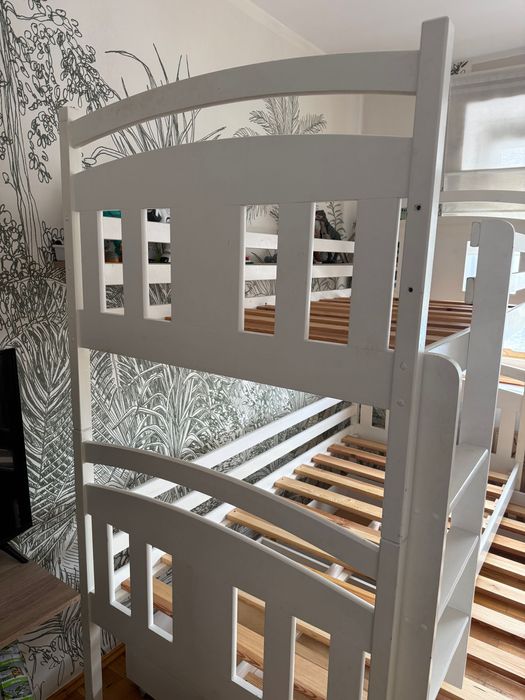 Potrójne łóżko piętrowe