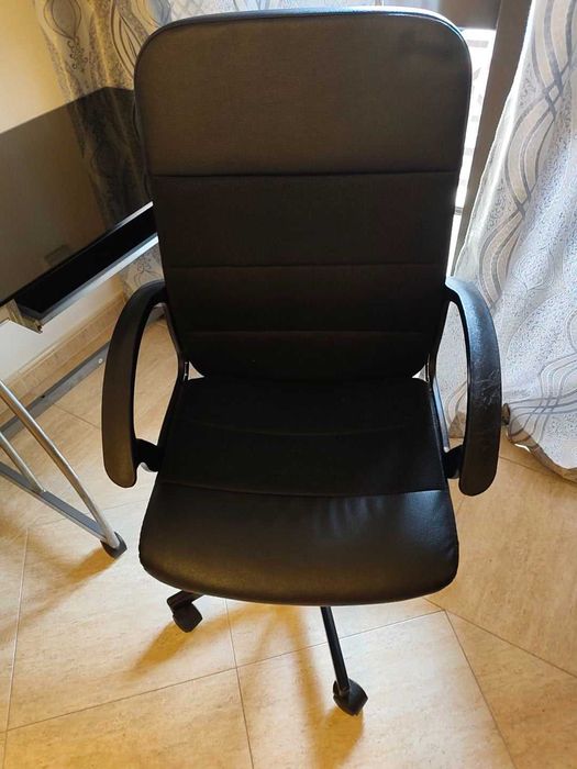Secretária e cadeira de escritório