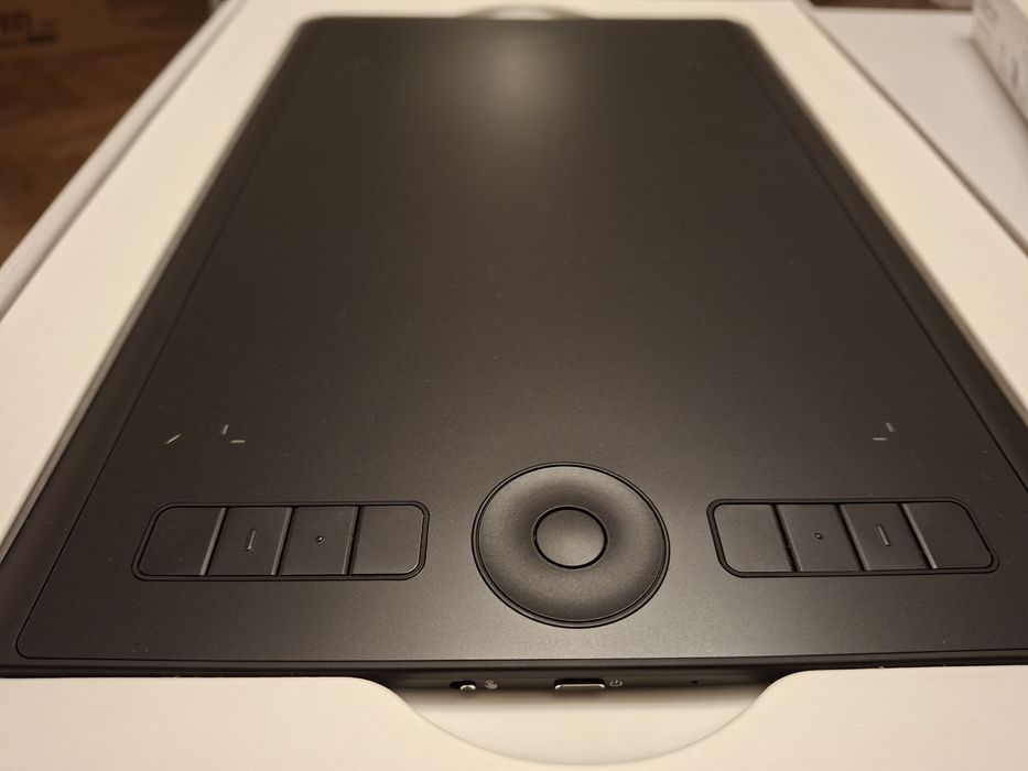 Tablet Graficzny WACOM Intuos Pro pth-660 "medium", NOWY, NIEUŻYWANY!!