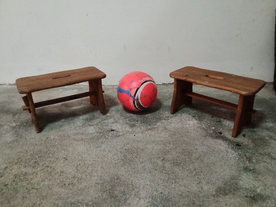 Cadeiras em couro e outros