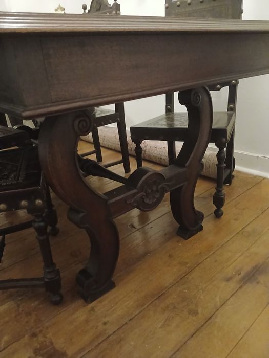 Conjunto de mesa de madeira maciça com  cadeiras