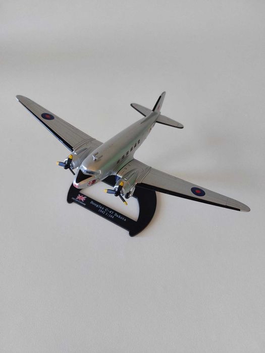 Avião de Metal C-47 Dakota