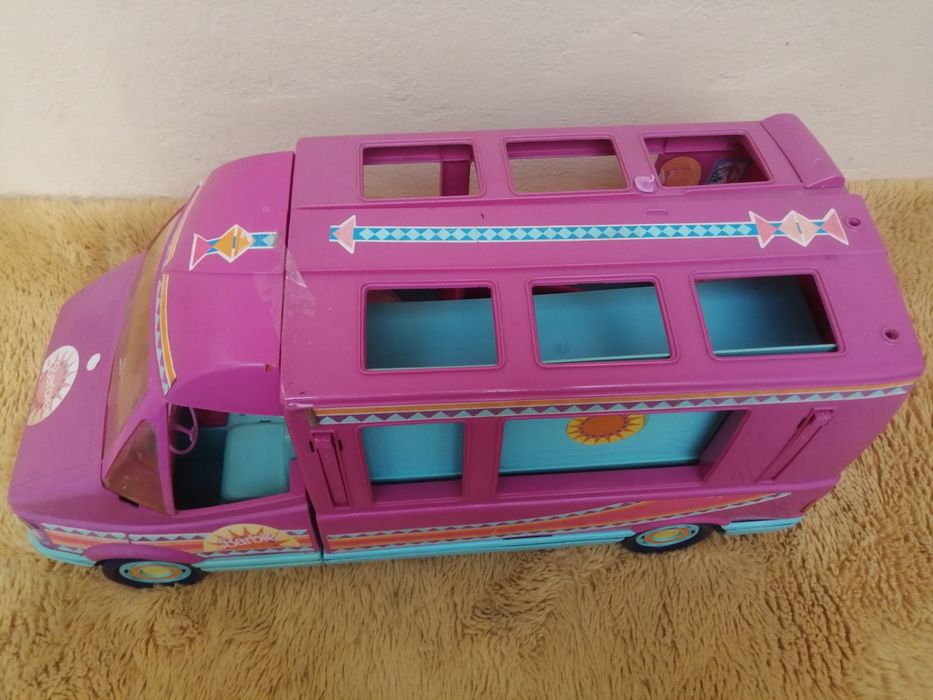 Barbie Kamper do drobnych napraw.