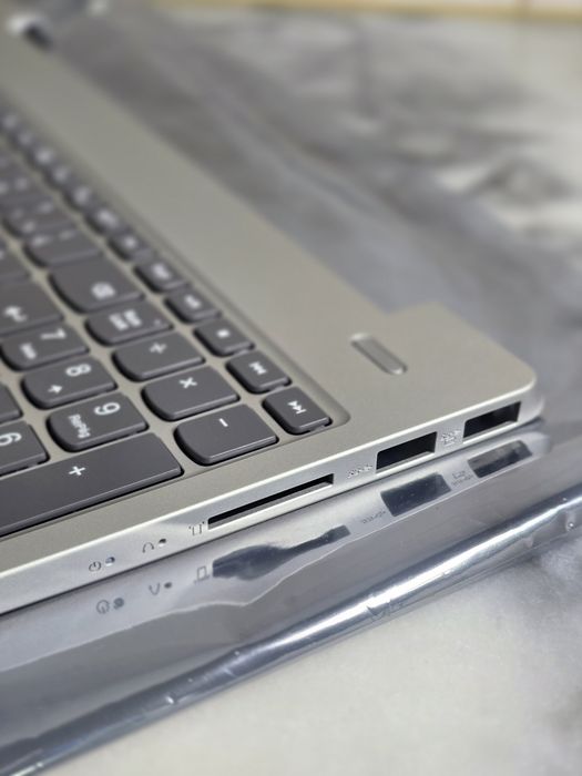 Lenovo Keyboard and Upper Housing (Model PC5C-LSP)424983101210644483