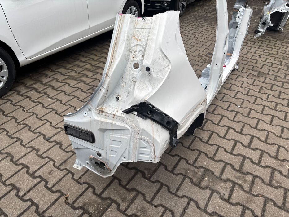 Ćwiartka bok prawy próg błotnik tył Toyota Aygo X