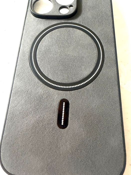 Чехол на Iphone 16 pro