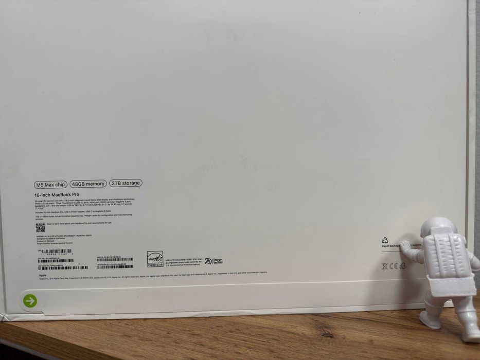 MacBook Pro 16 2026 M5 Max 2TB SSD 48GB Silver NEW