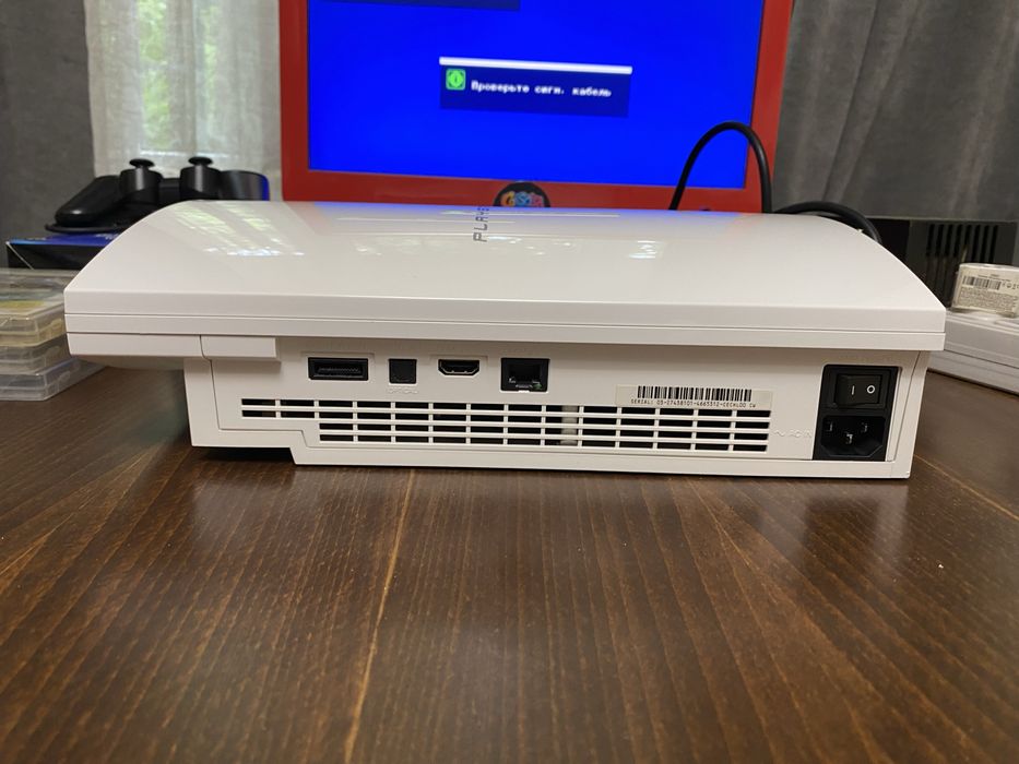Біла SONY PS 3 CECHL00 гарний стан читає диски з першоі SONY