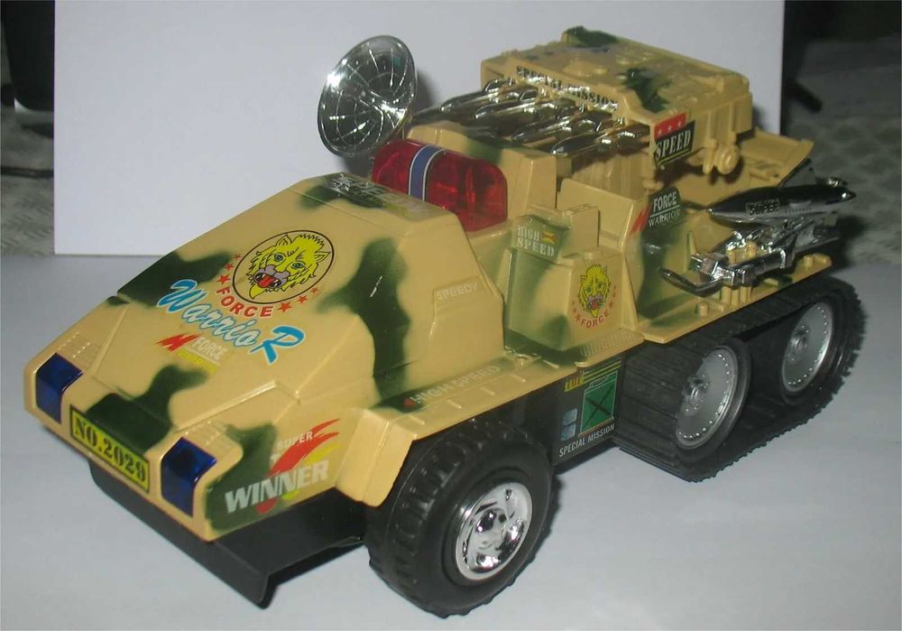 Armoured Car - On the Snow Field (similar a Snow Cat GI Joe)