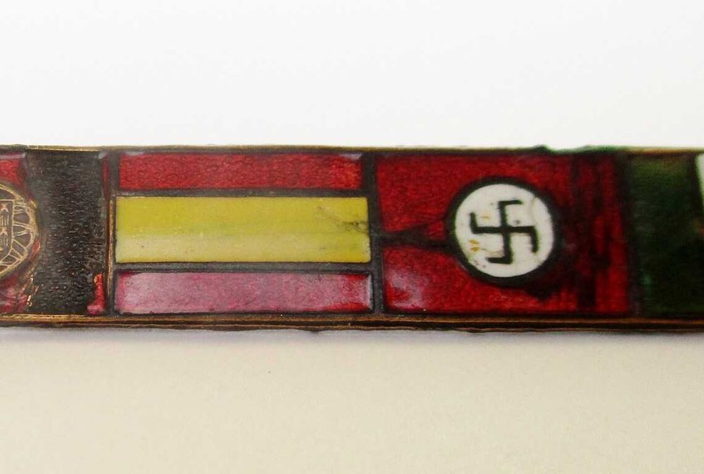 Raro antigo pin alfinete com as 4 bandeiras regimes fascistas