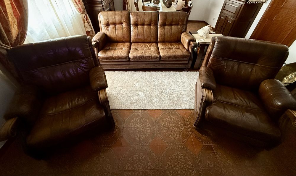 Sofás em pele verdadeira [estilo espanhol]