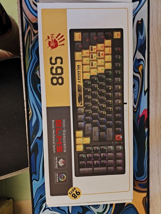 Продам ігрову клавіатуру Bloody S98 — майже нова